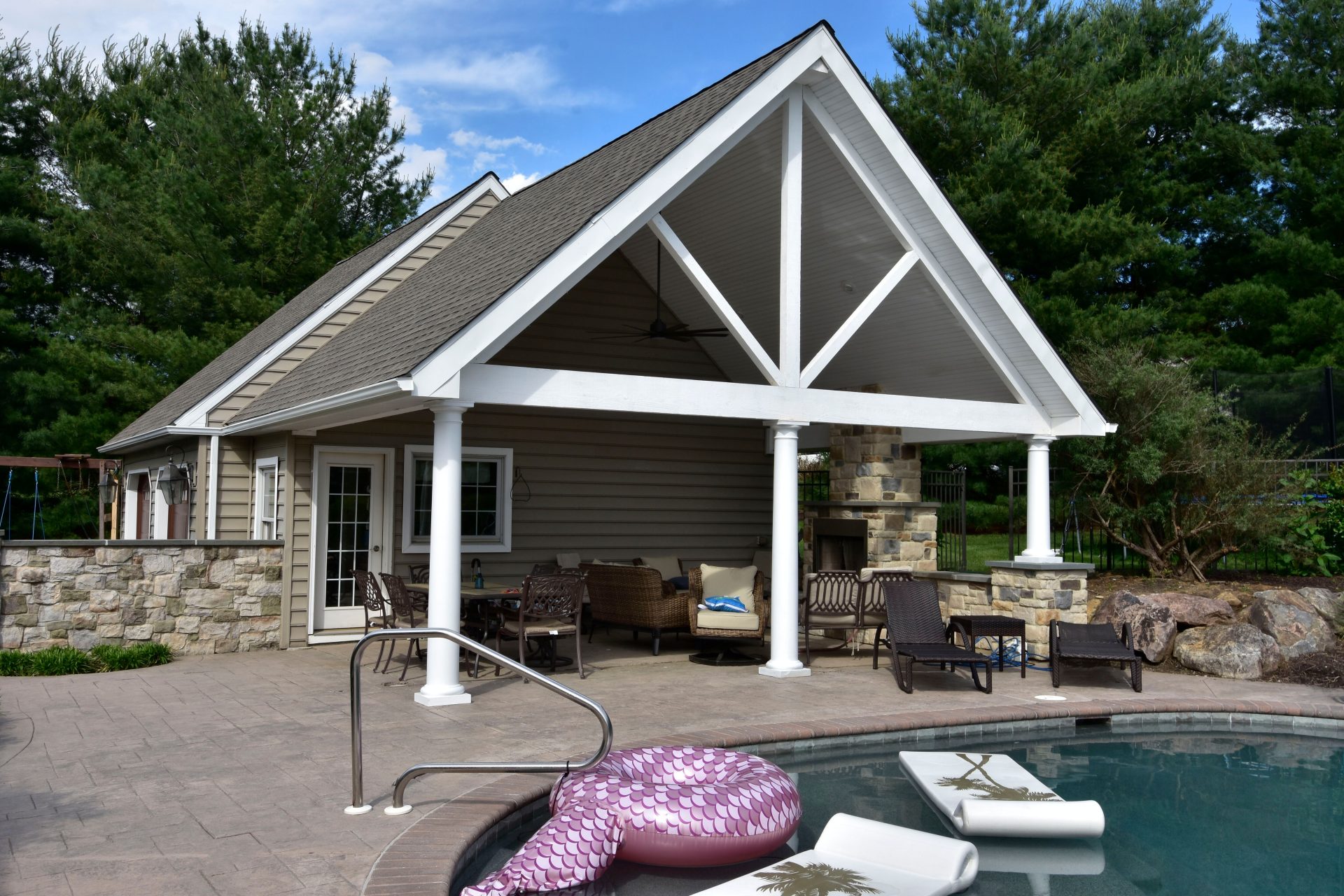 outdoor pool house builders